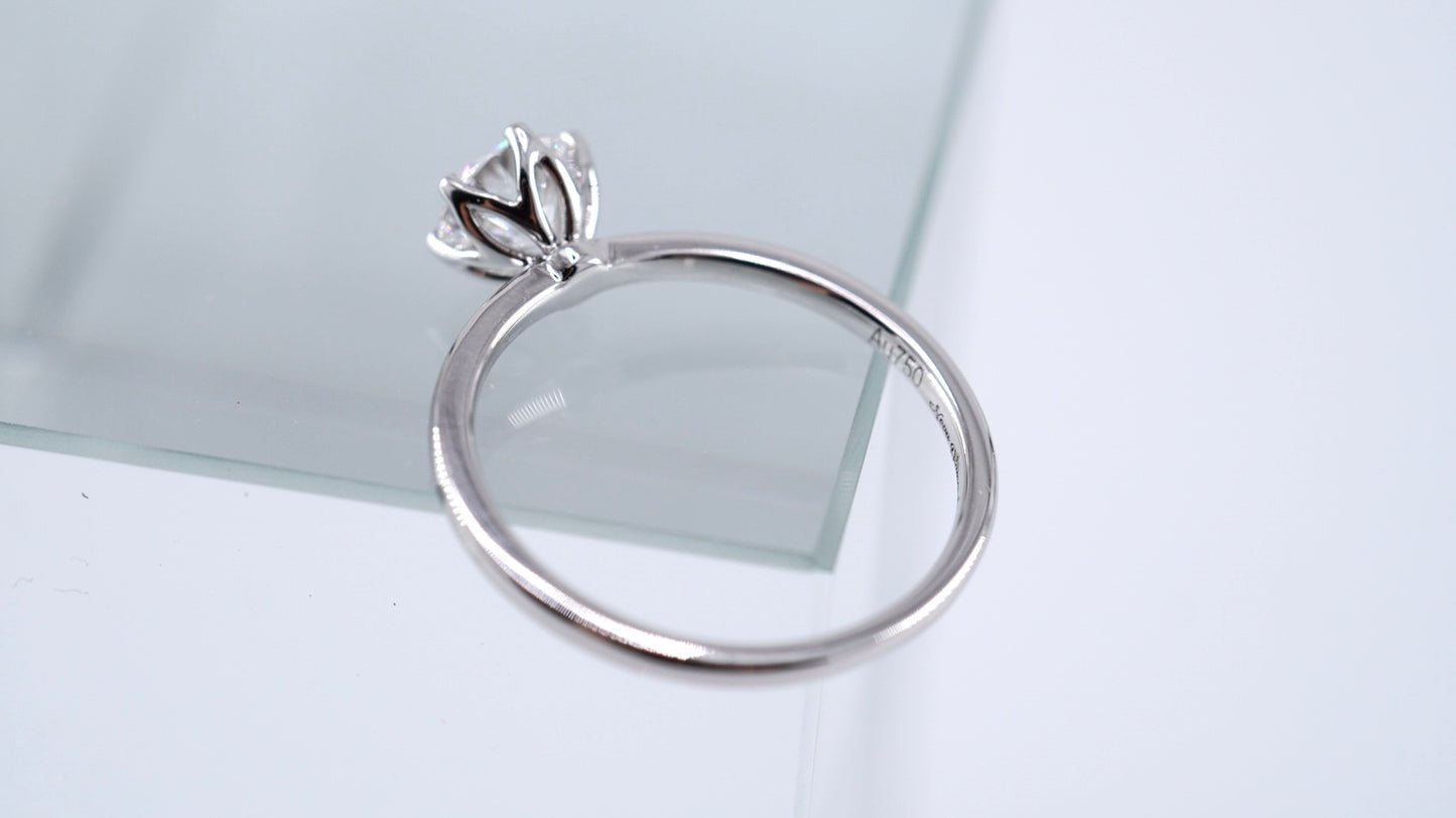 Round Brilliant Solitaire Ring With Petal Prongs